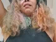 Vaquera experta en montar.