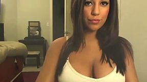 Wonderful amateur cam brunette babe with nice titties plays with toy