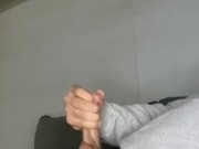 Batendo punheta até gozar Pau grosso e grande escorrendo porra se lambuzando  cabeçudo