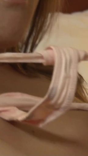 Padrasto tarado cheira o cu e fode a enteada perfeita   Clip 1
