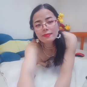 Hana in Black Outfit Today She Have Sexy Ass