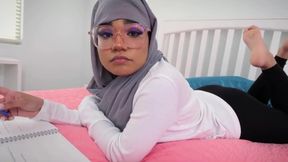 I persuaded a modest Arab beauty in a hijab to have sex with me