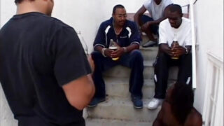 Interracial blowjob, sæd i munden, knepper, gangbang, suger &#8211; blond pige bliver analknep af BBC