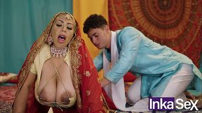 Chudai - Milf Hind&uacute_ de grandes tetas le es infiel a su esposo con masajista pervertido.