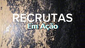 recrutas fora da base fazendo sacanagem no centro da cidade.