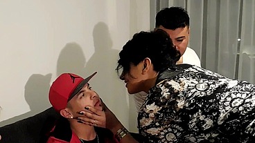 terapia de grupo se transforma en terrible orgia , todos los pacientes se cojen a la psicologa