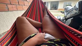 una manana me levante cachonda a masturbarme enfrente de mis vecinos