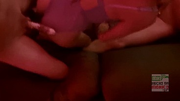 Pareja swinger amateur en un trio cuckold HMH marido se viene 6 veces