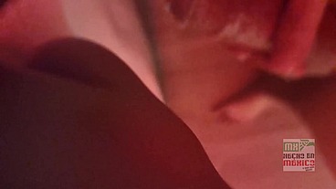 Pareja swinger amateur en un trio cuckold HMH marido se viene 6 veces