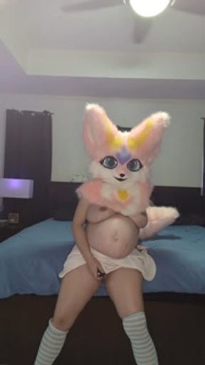 40 weeks pregnant fursuiter masterbating