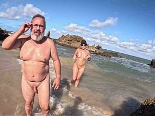 Taking advantage of the scenery and coral reefs of Tambaba beach to show off my sexy body.