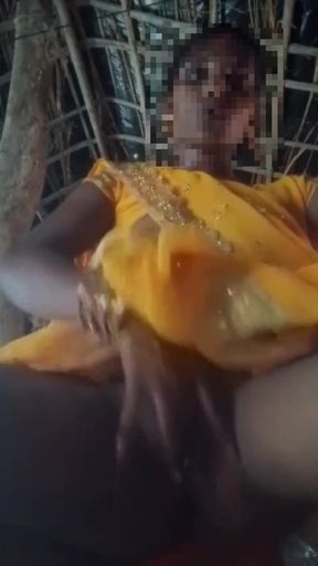Bhabhi Is Showing Her Pussy in Yellow Saree, I Inserted My Finger and Took Out Water