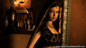 Expressing Herself Through Naked Beauty