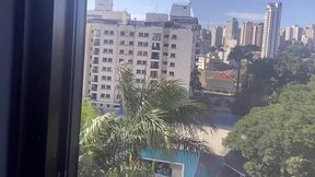 dando gostoso para o vidraceiro em troca de desconto