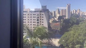 dando gostoso para o vidraceiro em troca de desconto