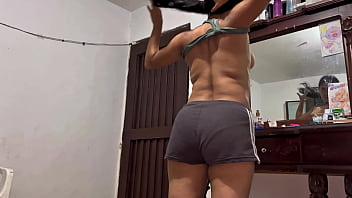 Le muestro a mi hermanastro como me cabe un pene entero en la boca hasta tragarme la leche completa