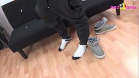 Ni&ntilde_ato guap&iacute_simo con cipot&oacute_n y huevazos llenos de leche