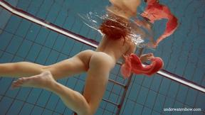”Polish sexy shaped Deniska swimming nude”