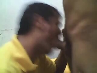Chupando a Beto: Mamada Amateur de Twink Latino