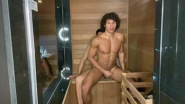 Encontrei o boy na sauna, ele ficou olhando até pedir pica - Parte II