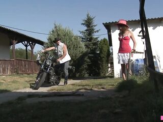 Penis hungry brunette hair gets anally banged outdoors