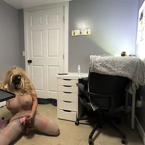 Cuuuming on Room