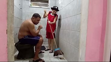 Botei a sapatinha para mamar no banheiro