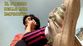 Sottomesso alle mie sneakers