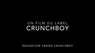 Três homens com pênis enormes e sem proteção: Jess Royan, Koldo Goran e Chucho Martin penetram os ânus um do outro, com os punhos bem fundo e gozam dentro uns dos outros.