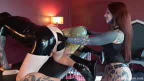 2 holes 2 fists _Mistress Lunatika