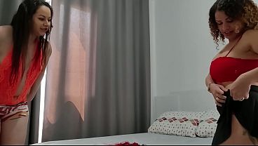 FIZ SUPRESA PRO MEU MARIDO DANDO MINHA AMIGA DE PRESENTE - ELE SABOREOU TODINHA COM MUITA SATISFA&Ccedil_&Atilde_O