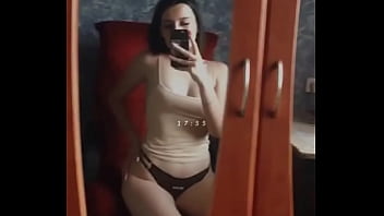 Chica hot calienta pene frente al espejo