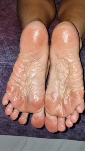 My oil feet for your cum