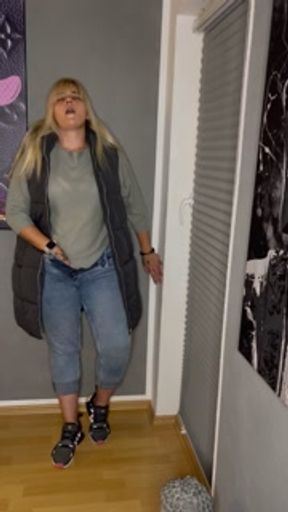 Masturbation standing jeans, I cum twice, multiple orgasms, clitoris satisfyer wet horny