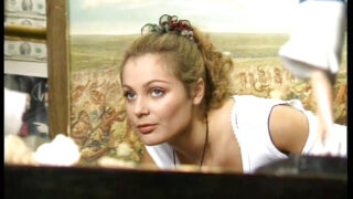 Los grandes pechos de Jenny Fields y Laure Sainclair rebotan durante una sucia eyaculación anal.