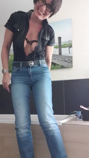 Julie has orgasm after a day dildo in the anus