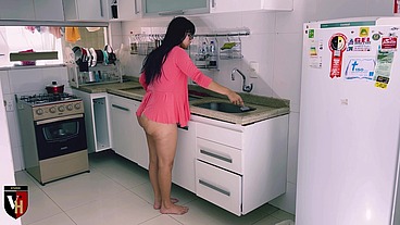 Brincadeira de marido e mulher na cozinha
