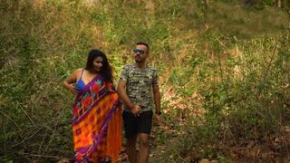 A LOVELY COUPLE DONT CONTROL HERSELF IN OUTDOOR MOUNTAIN SEX