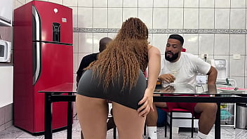 Comemos gostoso os dois buracos de nossa amiga C&iacute_ntia Lara esquecemos que era um caf&eacute_ da tarde. Que putinha safada adora dar o cuzinho pra dois