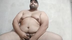 Gordo sucio en vez de trabajar se pajea en la casa de una clienta y casi lo descubren