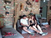 NOS QUEDAMOS SOLOS EN UNA CABAÑA Y MI PADRASTRO ME COGE MIENTRAS MI MAMÁ NO ESTA-highlight