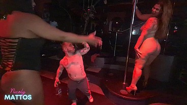 Show de striptease na casa de swing Marrakesh Club com Tequileiro