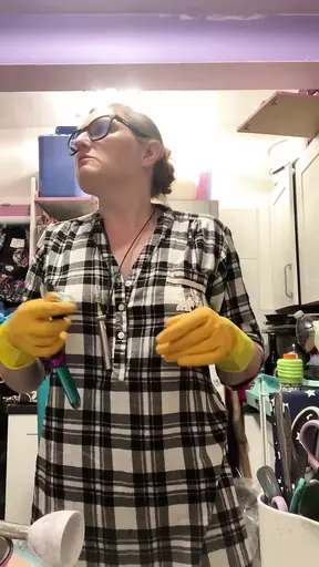 Chubby British MILF washes dishes topless in rubber gloves