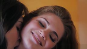 Les beauties masturbating together