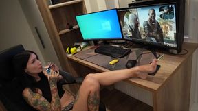 Busty lesbian couple gets fucked by delivery guy