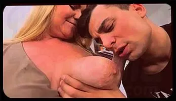 Busty Mature Bombshell Shows Off Her Natural Saggy Tits