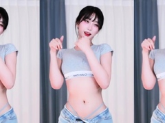 Amateur Webcam Cute Teen Plays Solo with Big Dildo