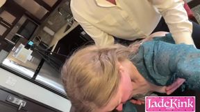 Ingen kondom? Intet problem! Chef knepper nybegynder i første casting