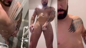 une petite douche a la salle de sport, suivie d’une petite branlette petite ...