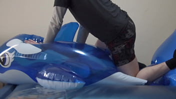 Timelapse: Unboxing, inflating and deflating modded Fuuzen blimp whale